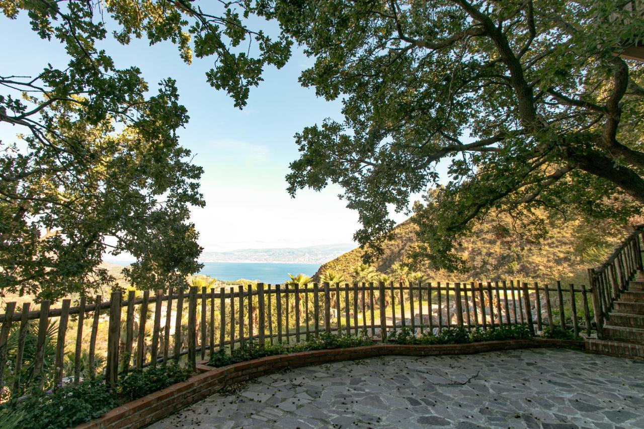 B & B Le Casette Sull'Albero Di Villa Alba Mesina Exterior foto